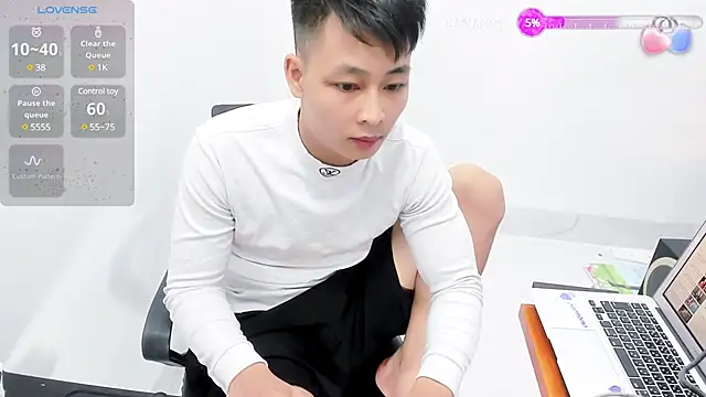 Snapshot of Naughty--asian chatting on 03-10-25, 02:05 Naughty--asian online show from 03-10-25, 02:05