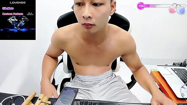 Snapshot of Naughty--asian chatting on 09-14-25, 03:18 Naughty--asian online show from 09-14-25, 03:18