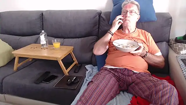 Snapshot of Nudelschwanz chatting on 04-30-26, 10:11 Nudelschwanz online show from 04-30-26, 10:11