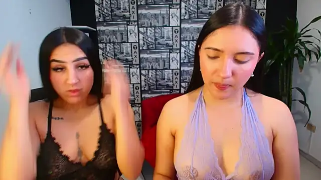 Snapshot of Isa_And_Natasha chatting on 05-12-26, 06:58 Isa And Natasha online show from 05-12-26, 06:58