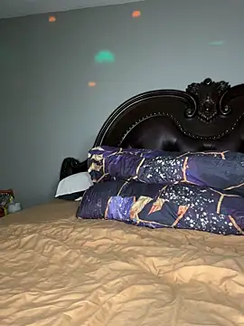 Snapshot of ThickAssRena chatting on 10-15-25, 04:33 ThickAssRena online show from 10-15-25, 04:33