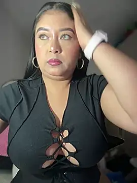 Snapshot of cami_ortiz__ chatting on 03-01-25, 03:32 cami ortiz online show from 03-01-25, 03:32