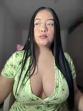 Snapshot of cami_ortiz__ chatting on 02-07-25, 03:12 cami ortiz online show from 02-07-25, 03:12