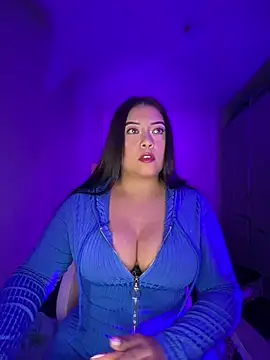 Snapshot of cami_ortiz__ chatting on 07-23-26, 05:38 cami ortiz online show from 07-23-26, 05:38