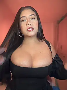 Snapshot of cami_ortiz__ chatting on 10-12-25, 04:58 cami ortiz online show from 10-12-25, 04:58