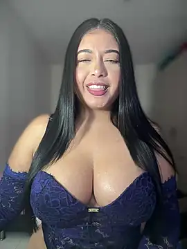 Snapshot of cami_ortiz__ chatting on 03-06-25, 03:13 cami ortiz online show from 03-06-25, 03:13