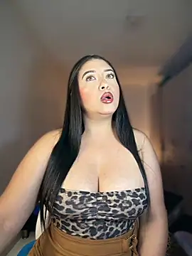 Snapshot of cami_ortiz__ chatting on 06-02-26, 04:56 cami ortiz online show from 06-02-26, 04:56