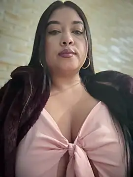 Snapshot of cami_ortiz__ chatting on 03-08-25, 03:28 cami ortiz online show from 03-08-25, 03:28