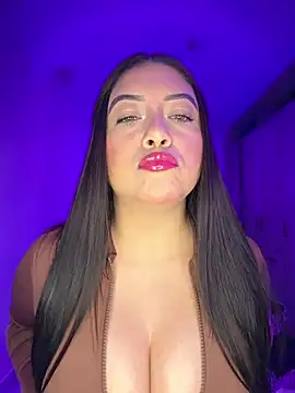 Snapshot of cami_ortiz__ chatting on 07-22-26, 05:31 cami ortiz online show from 07-22-26, 05:31