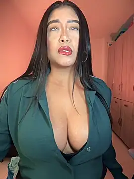 Snapshot of cami_ortiz__ chatting on 09-20-25, 04:17 cami ortiz online show from 09-20-25, 04:17