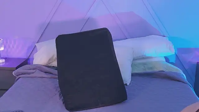 emmajohnss online show from 07-26-26, 04:30