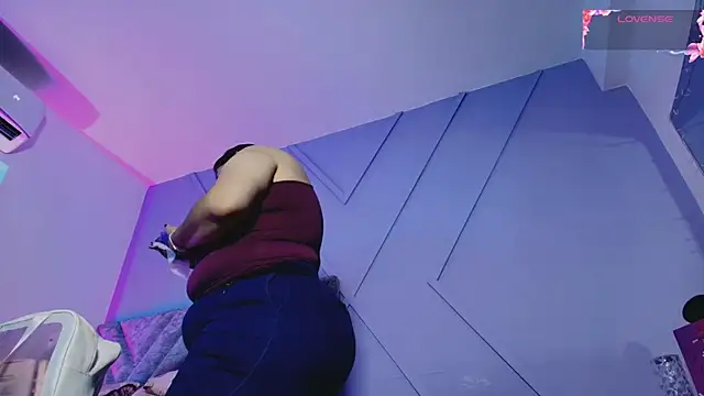 emmajohnss online show from 10-22-25, 04:01