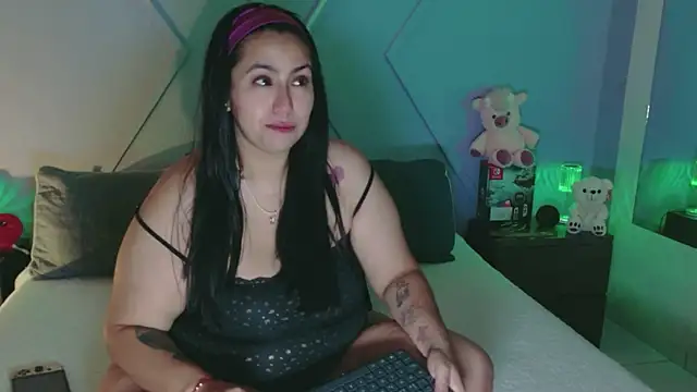 emmajohnss online show from 06-11-26, 03:58