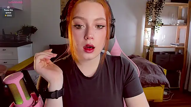 Snapshot of Sofy_Benson chatting on 09-17-25, 08:27 Sofy Benson online show from 09-17-25, 08:27
