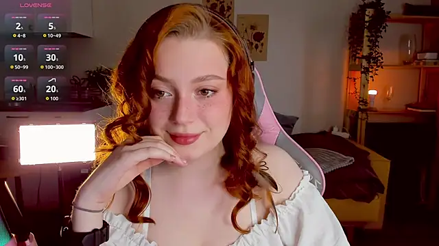 Snapshot of Sofy_Benson chatting on 10-19-25, 01:58 Sofy Benson online show from 10-19-25, 01:58