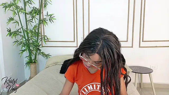 Snapshot of kristyl_paez chatting on 11-21-25, 03:11 kristyl paez online show from 11-21-25, 03:11