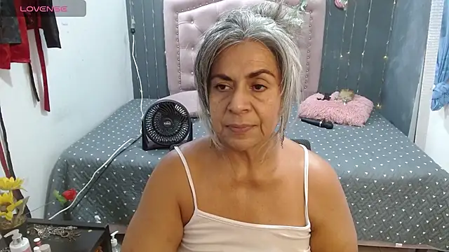 Snapshot of lalisha_96 chatting on 07-11-26, 12:33 lalisha 96 online show from 07-11-26, 12:33