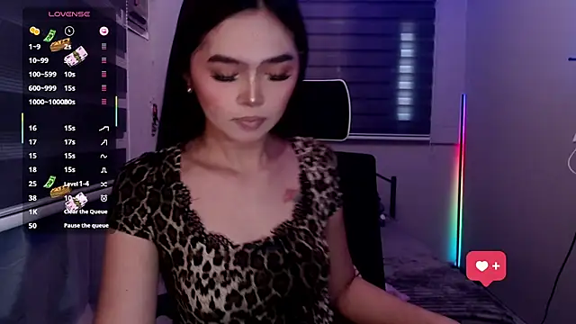 Itsme claire online show from 11-17-25, 03:32