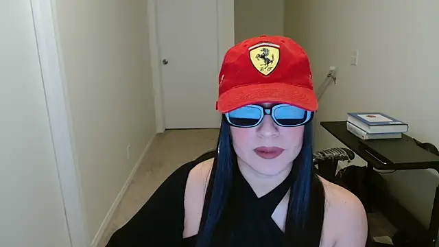 Sassy Latina online show from 11-30-25, 04:46