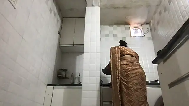 Riyasingh9 online show from 12-18-25, 04:28