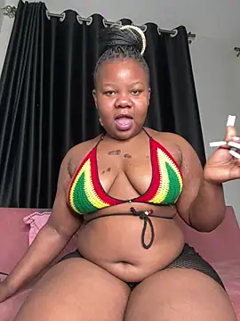 Snapshot of ThickyMel chatting on 06-25-26, 04:32 ThickyMel online show from 06-25-26, 04:32