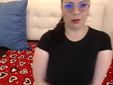 Snapshot of Angiee_BBW chatting on 10-02-25, 08:01 Angiee BBW online show from 10-02-25, 08:01
