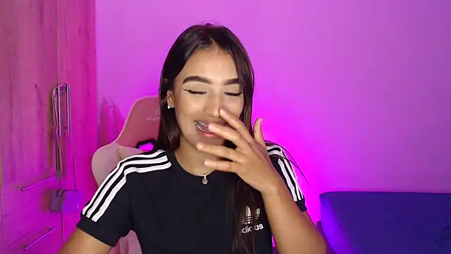 Snapshot of GiltRosebush chatting on 01-11-25, 02:20 GiltRosebush online show from 01-11-25, 02:20