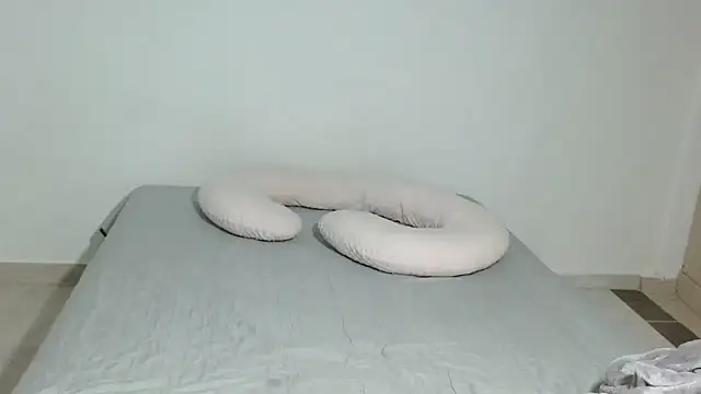 Snapshot of GiltRosebush chatting on 02-27-26, 01:50 GiltRosebush online show from 02-27-26, 01:50