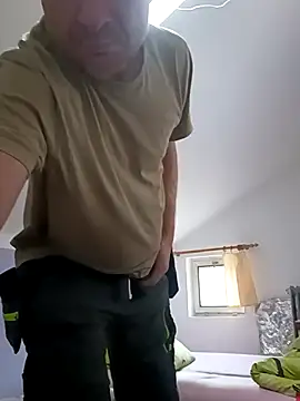 82liska online show from 10-31-25, 01:41