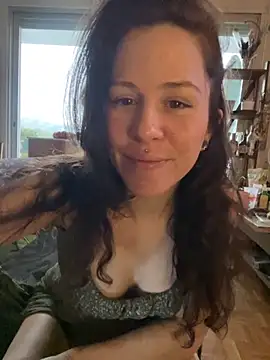 SuzieWanKenobi online show from 09-21-25, 03:17