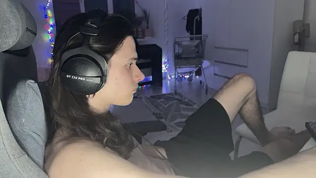 Snapshot of CandyChell chatting on 02-21-26, 08:22 CandyChell online show from 02-21-26, 08:22