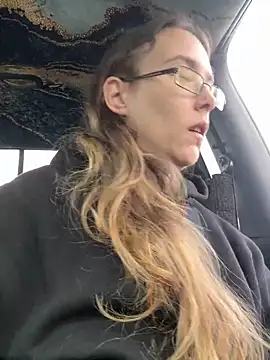 Dakota 02 online show from 11-26-25, 03:01