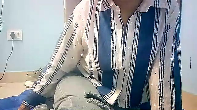 Snapshot of lovelydesi21 chatting on 01-18-25, 02:02 lovelydesi21 online show from 01-18-25, 02:02