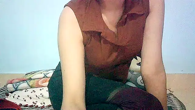 Snapshot of lovelydesi21 chatting on 01-31-25, 04:38 lovelydesi21 online show from 01-31-25, 04:38