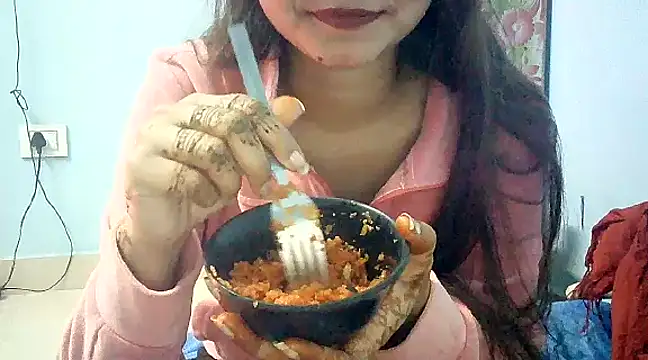 Snapshot of lovelydesi21 chatting on 01-14-25, 05:56 lovelydesi21 online show from 01-14-25, 05:56