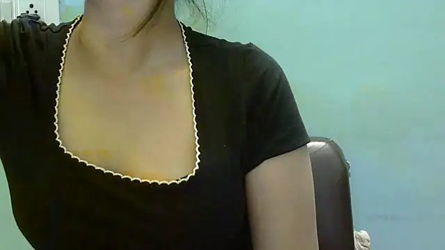 Snapshot of lovelydesi21 chatting on 11-15-25, 01:04 lovelydesi21 online show from 11-15-25, 01:04