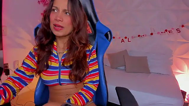 cora 22 online show from 02-15-26, 12:15