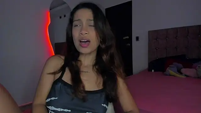 Snapshot of cora_22 chatting on 04-16-26, 12:39 cora 22 online show from 04-16-26, 12:39