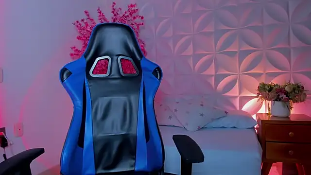 cora 22 online show from 11-15-25, 01:04