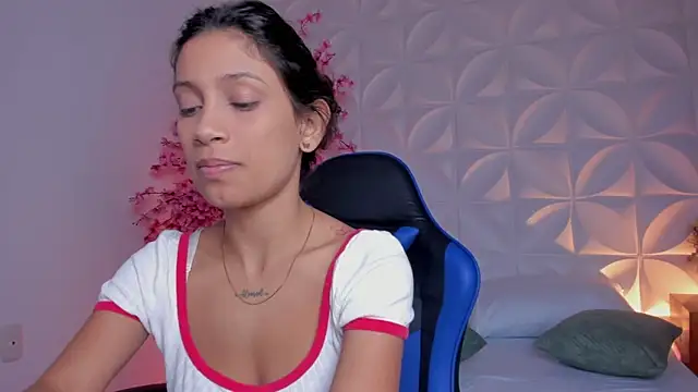 Snapshot of cora_22 chatting on 04-07-26, 12:51 cora 22 online show from 04-07-26, 12:51