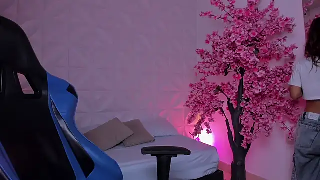 Snapshot of cora_22 chatting on 03-17-26, 01:14 cora 22 online show from 03-17-26, 01:14