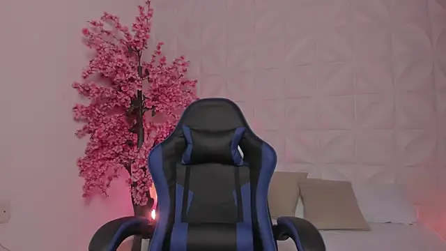 Snapshot of cora_22 chatting on 03-24-26, 01:00 cora 22 online show from 03-24-26, 01:00