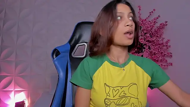 Snapshot of cora_22 chatting on 03-04-26, 12:57 cora 22 online show from 03-04-26, 12:57