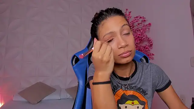 Snapshot of cora_22 chatting on 03-20-26, 01:01 cora 22 online show from 03-20-26, 01:01