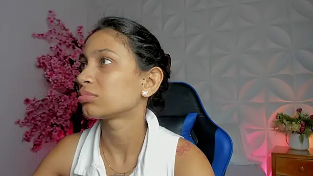 Snapshot of cora_22 chatting on 04-10-26, 12:56 cora 22 online show from 04-10-26, 12:56