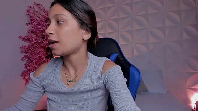 Snapshot of cora_22 chatting on 03-27-26, 01:01 cora 22 online show from 03-27-26, 01:01