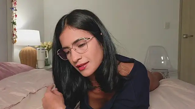 Snapshot of I_am_kat chatting on 04-21-26, 02:47 I am kat online show from 04-21-26, 02:47