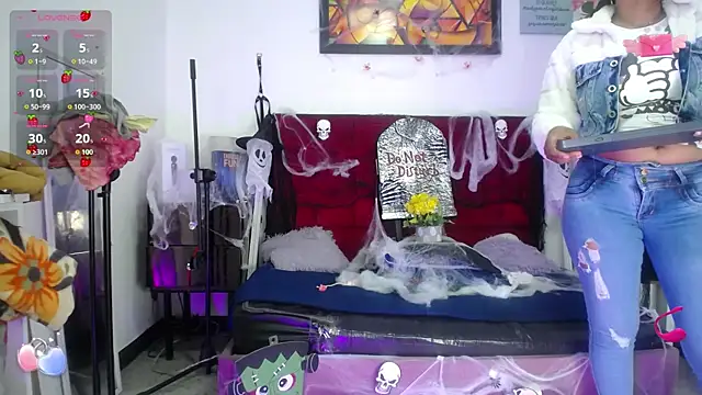 louise nails online show from 10-18-25, 03:14