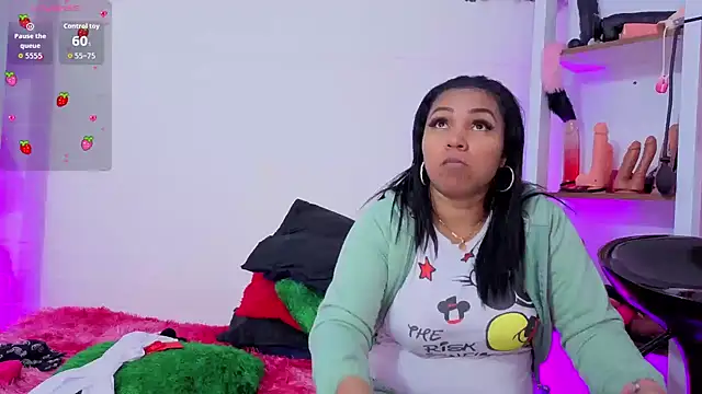 Snapshot of louise_nails chatting on 04-23-26, 12:51 louise nails online show from 04-23-26, 12:51
