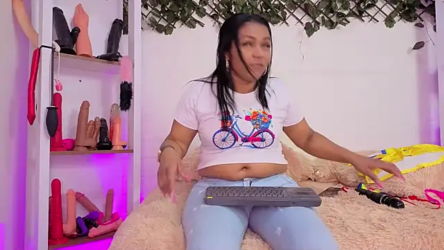 louise nails online show from 06-19-26, 05:41